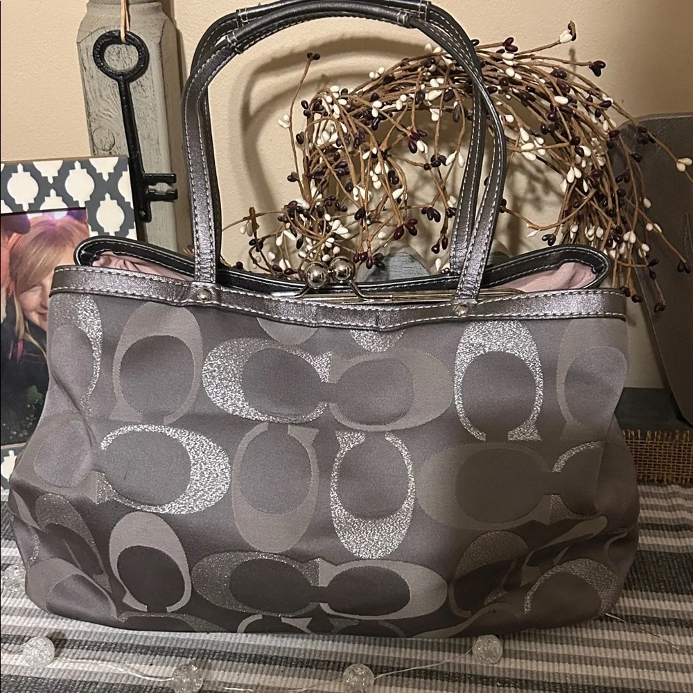 Coach Metallic Gray Signature Tote with Double Handles kiss lock closure - Picture 4 of 11